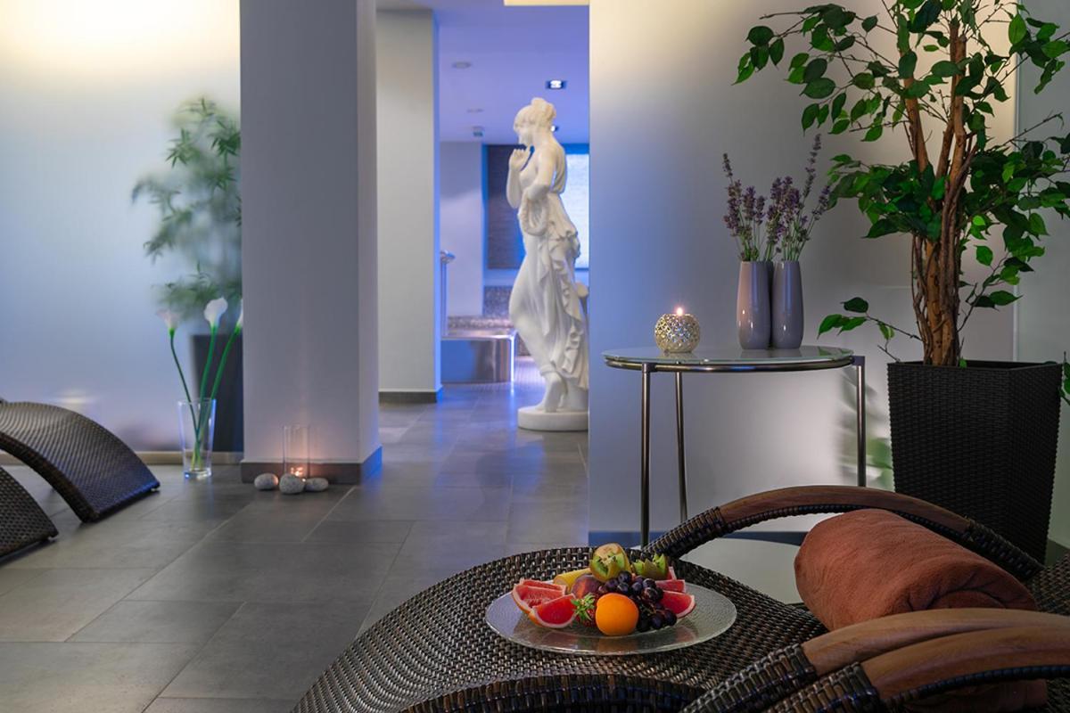 Hotel Abacie & Wellness Валашске-Мезіржічі Екстер'єр фото