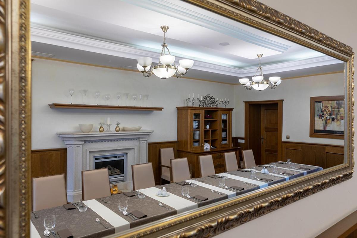 Hotel Abacie & Wellness Валашске-Мезіржічі Екстер'єр фото