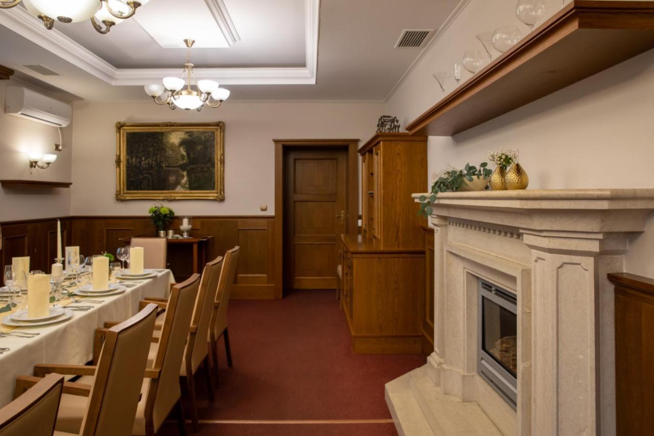 Hotel Abacie & Wellness Валашске-Мезіржічі Екстер'єр фото