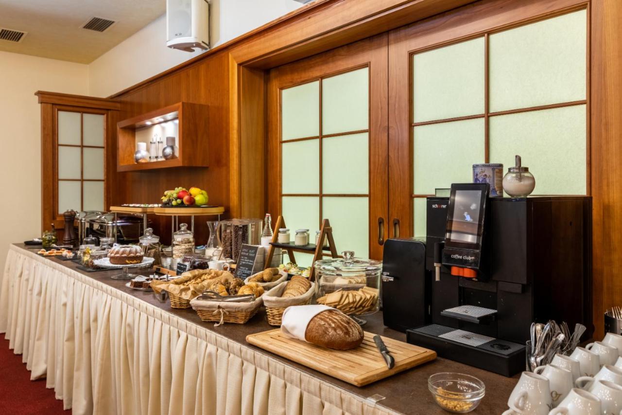 Hotel Abacie & Wellness Валашске-Мезіржічі Екстер'єр фото