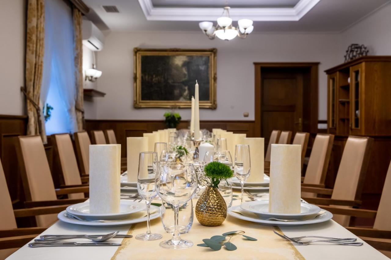 Hotel Abacie & Wellness Валашске-Мезіржічі Екстер'єр фото