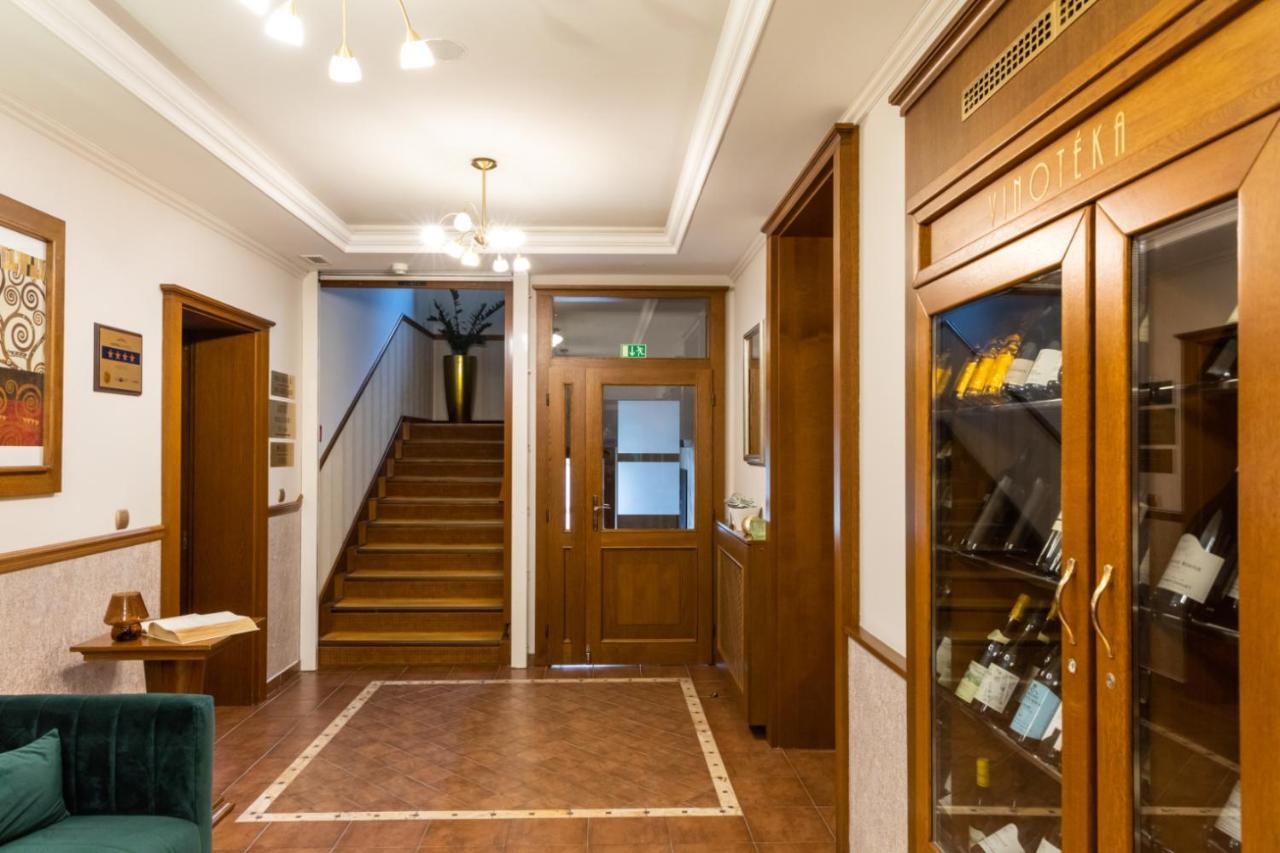 Hotel Abacie & Wellness Валашске-Мезіржічі Екстер'єр фото