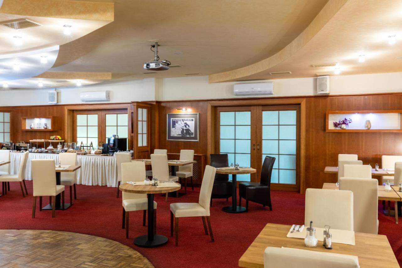 Hotel Abacie & Wellness Валашске-Мезіржічі Екстер'єр фото