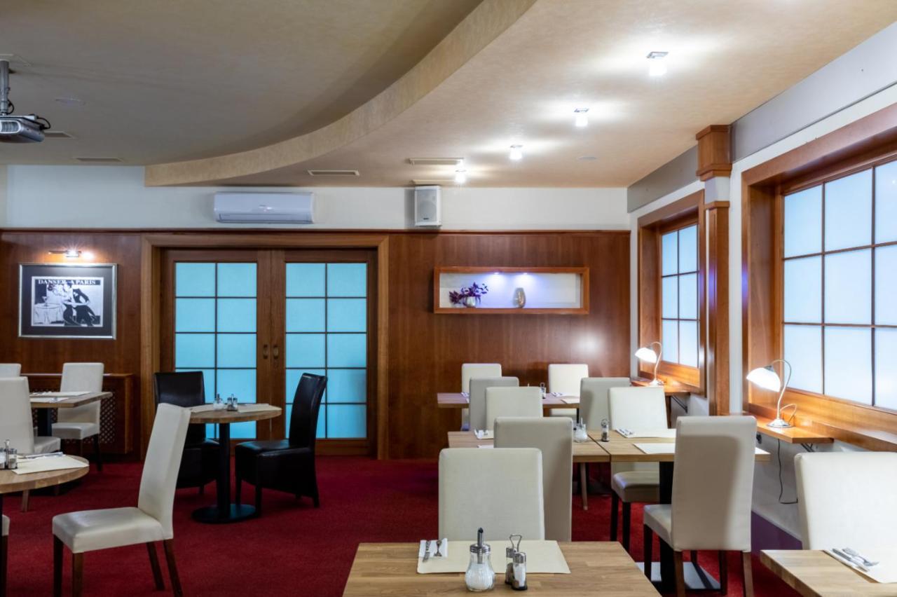 Hotel Abacie & Wellness Валашске-Мезіржічі Екстер'єр фото