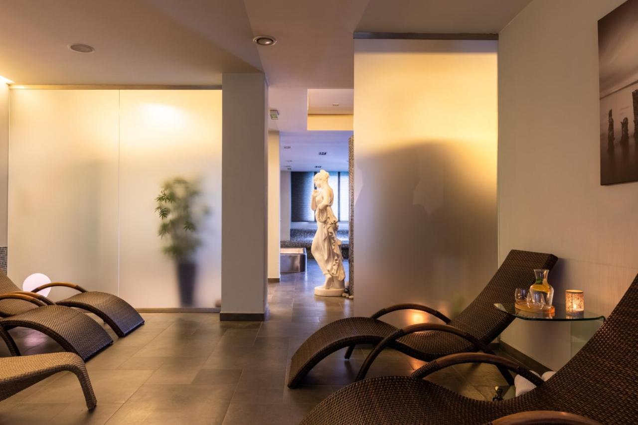 Hotel Abacie & Wellness Валашске-Мезіржічі Екстер'єр фото