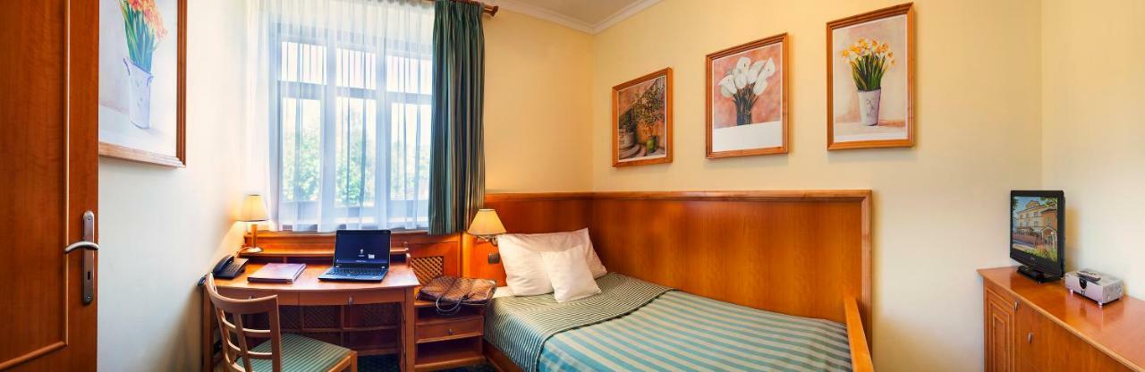 Hotel Abacie & Wellness Валашске-Мезіржічі Екстер'єр фото